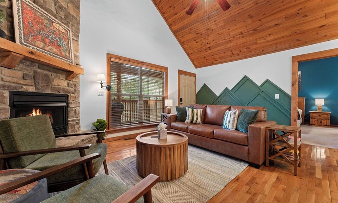 Branson West Cabin | Entire Cabin - Sunroom - Resort Amenities - Near Silver Dollar City