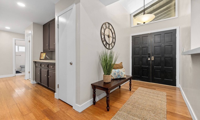 Greenacres Condo | Entire condo in Bakersfield with WiFi, AC