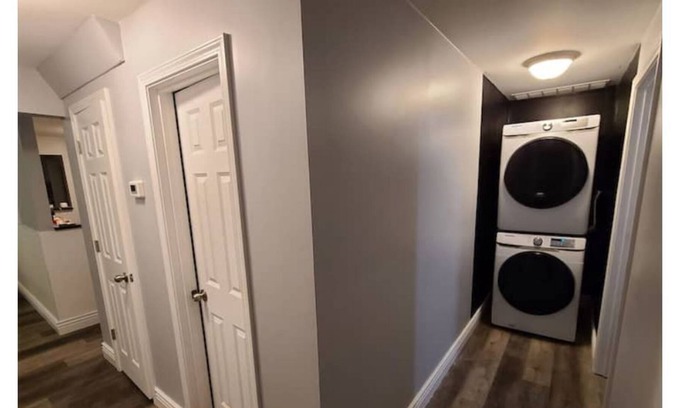 Beechmont House | Entire Duplex by convention center W/ RV Parking!