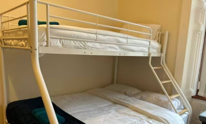 Falkirk Apartment | Entire flat| Central Scotland-Falkirk | Self-check-in | Pet Friendly