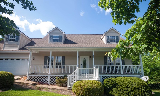 Helen House | Entire guest home, perfect for the weekend getaway!