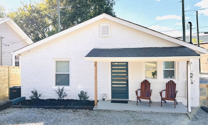 Knoxville Cottage | Entire Home 2 miles UTK, Neyland &Thompson Boiling