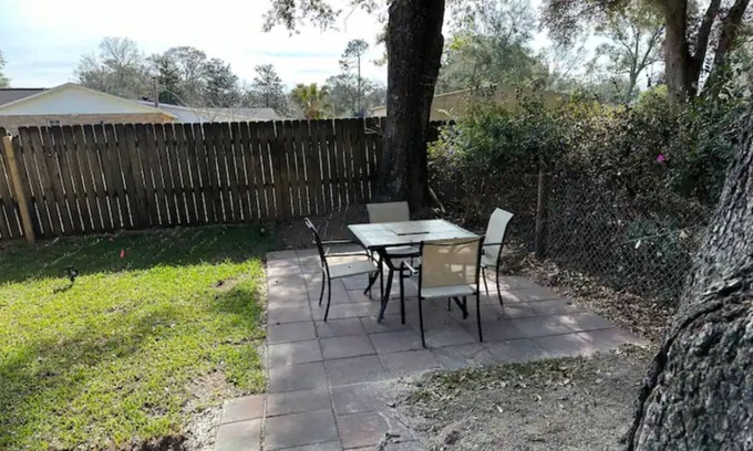 Northwest Pensacola Cabin | Entire Home - Dawn Villa Sleeps 6 Low Price!