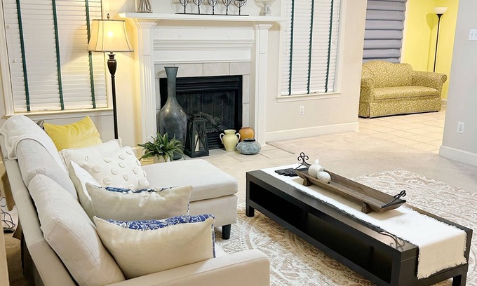 Jacksonville House | Entire Home Fully Furnished Super Clean, Close To Everything