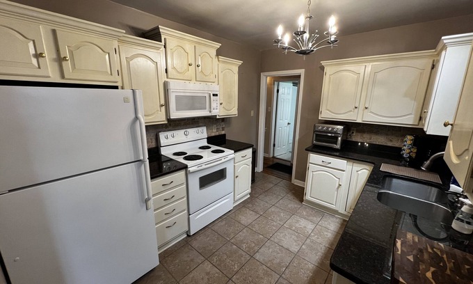 Chickasaw Gardens House | Entire Home in Heart of Memphis