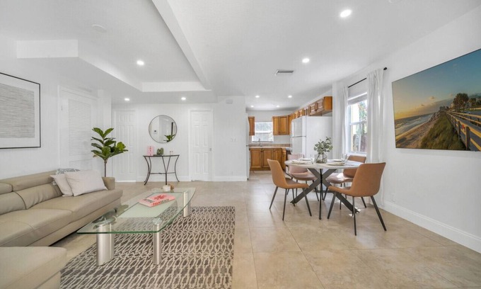 Grandview Heights Apartment | Entire Home in City-Place, Convention Center