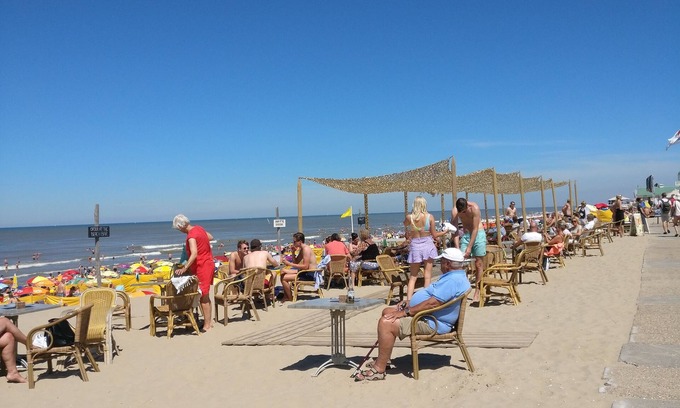 Noordwijk Ski Chalet | Entire Home. Light, cosy & comfy Chalet. Located 500m from the beach