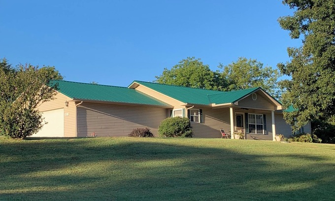 Berryville House | Entire home located near Eureka Springs, Branson and Northwest Arkansas Corridor