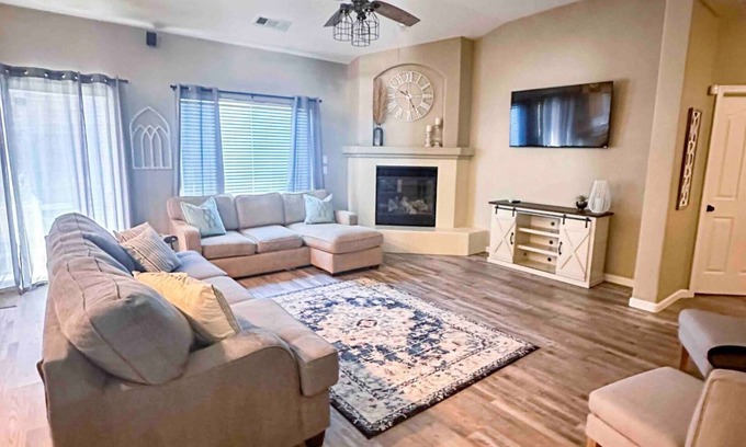 Tulare House | Entire Home Near the World Ag Expo