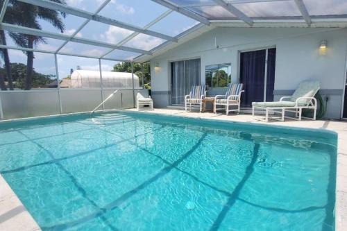 Englewood House | Entire home with pool & beach 5 min away!
