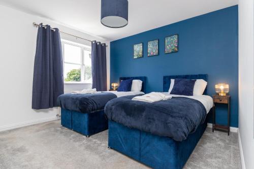 Stevenage Apartment | Entire House - Contractor's, Families & More