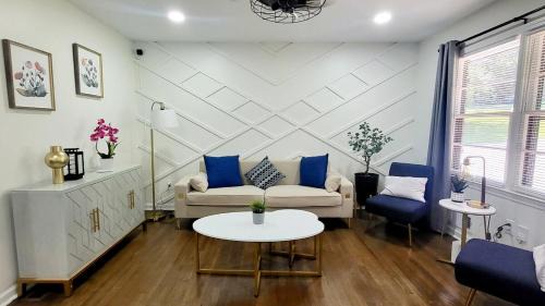 Lilburn House | Entire house in Old Town Lilburn 4 bedrooms 4 bath