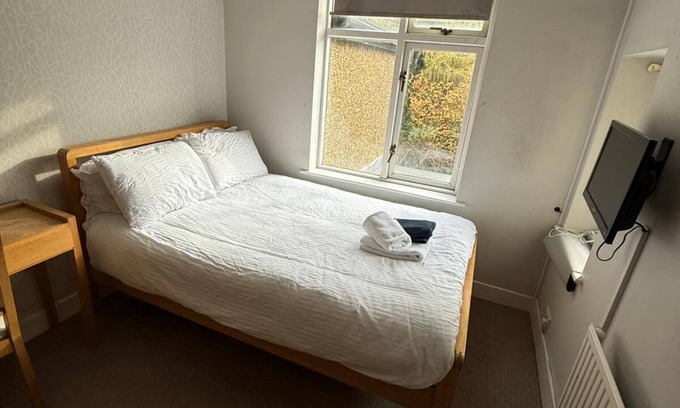 Reading House | Entire House in Reading