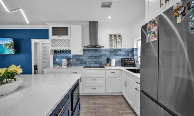 Melaleuca Gardens House | Entire House - Paradise in Dania Beach