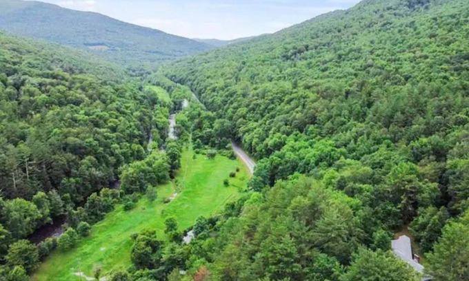 Arlington House | ENTIRE HOUSE - Private Vermont House on 52 acres