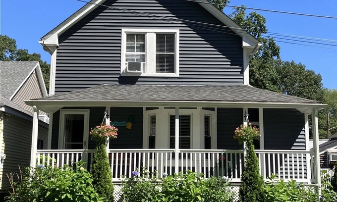 Ocean Park House | Entire house minutes to beach, in quiet neighborhood.