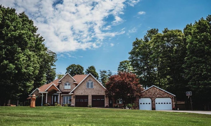 Kalkaska Villa | Entire House with Resort LifeStyle.