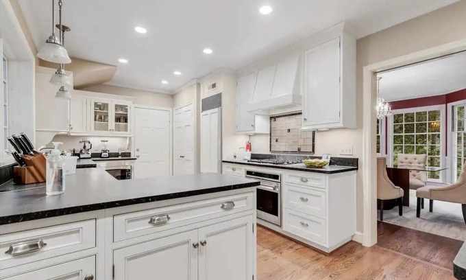 Bethesda House | Entire LUX Home in Bethesda