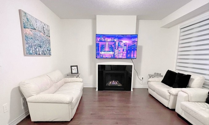 Halton Regional Municipality House | Entire luxurious Retreat 4 Bedroom 2.5 washroom inMilton forlarge families of 10
