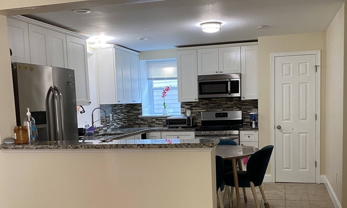 Manayunk House | Entire minimalism style 3 bedroom single house in bala cynwyd no cleaning fee