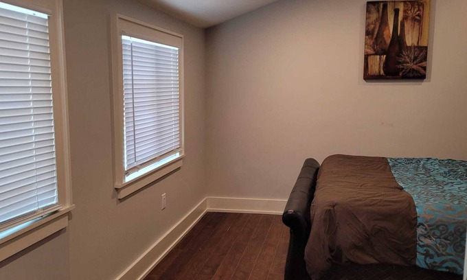 Fort Erie House | Entire Near Niagara, Crystal Beach, Buffalo - Located in Canada