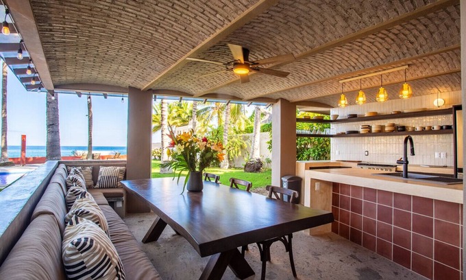 North End House | Entire Palmar · Stunning 4 BR Oceanfront Townhome, amazing views.
