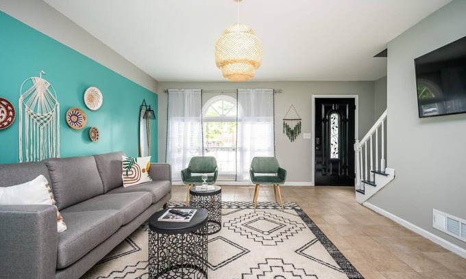 Norcross House | ENTIRE PLACE! Cozy 2B2B with King Bed!