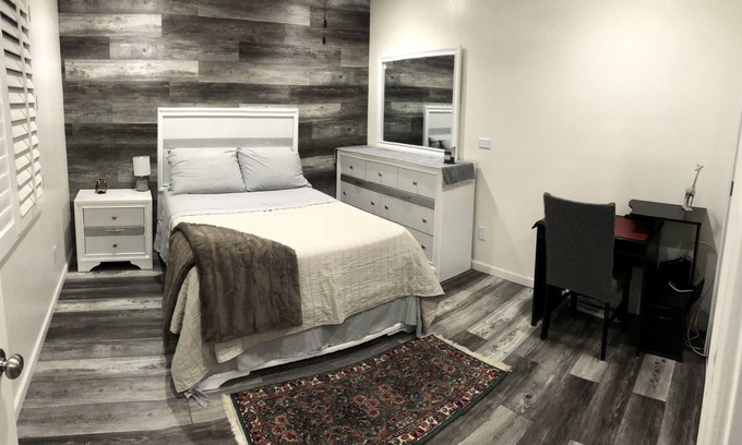 Canoga Park House | Entire private Luxury 1 Bedroom unit