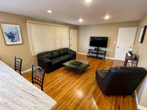El Monte Apartment | Entire Urban House Getaway Newly Remodeled