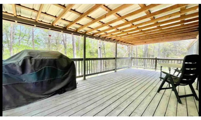 Bronston House | Entire vacation home hosted by Lori