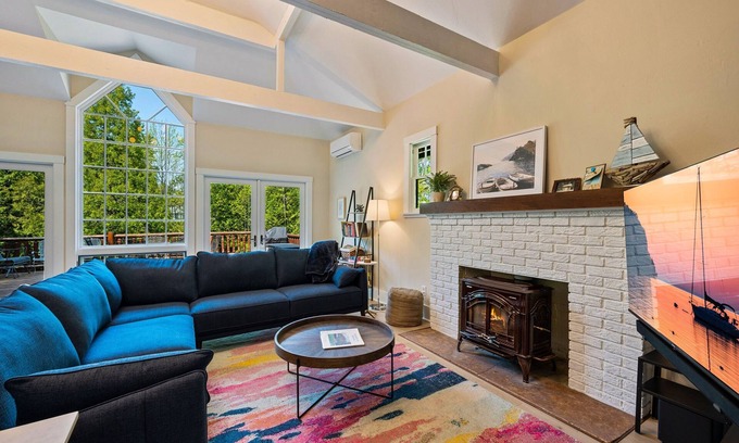 Ephraim House | Ephraim Fall Escape | Walk to Bay, Shops & Wilson’s