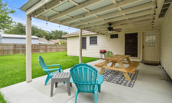Pasadena House | âď¸ đâď¸ đ đđ Epic Game Room WIFI â¤ď¸ Covered Back Patio đ Smart TV's every room Fu