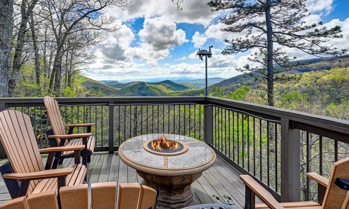 Fairview Cabin | Epic Mtn Views/Near AVL/Deck/Firepit/Modern Cabin
