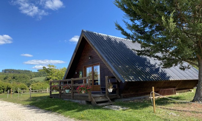Le Vernet Cottage | Equestrian chalet near Vichy, terrace and pets allowed