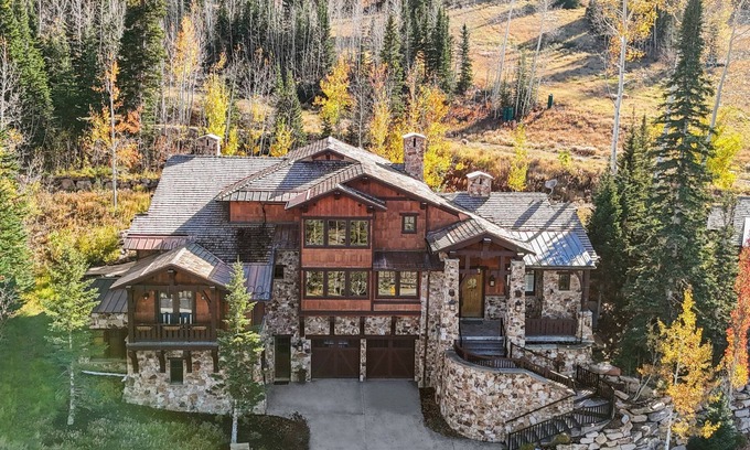 Empire Pass House | Equinox at Empire Pass | Ski in/out | Hot Tub | On Call Shuttle