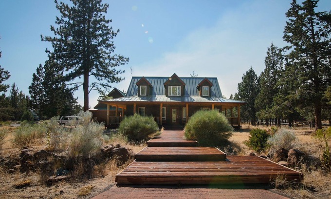 Sisters Cabin | Equipped for work & play