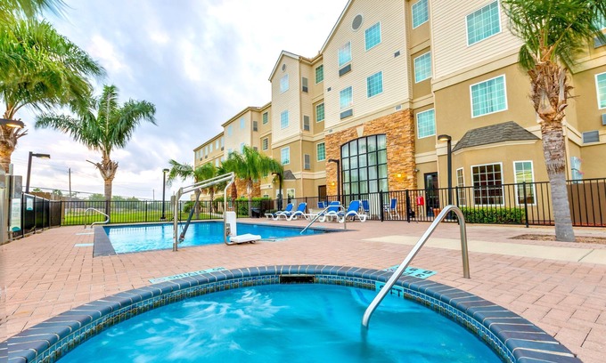 Brownsville Condo | Equipped King Suite | Free Daily Breakfast, Pool + Business Center