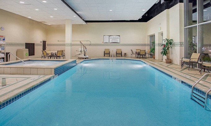 Downtown Chattanooga Condo | Equipped Suite in Downtown Chattanooga | Free Breakfast + Pool Access