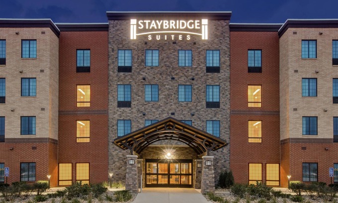Benton Harbor Condo | Equipped Suite Near I-94 | Free Daily Breakfast, Indoor Pool + Fitness Center