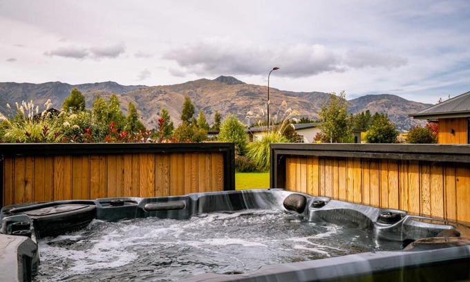 Lake Hawea House | Erskine Place - Lake Hawea Holiday Home