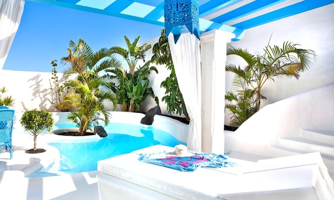 Geafond Villa | Villa Santorini with private pool and jacuzzi