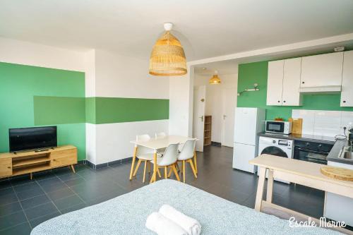 Maisons-Alfort Apartment | Escale-marne fr - 201 - Free Parking - Free Luggage Storage - Metro 8 Eiffel Tower - All equipped - Linen Included - Washing Machine - Luxury Emma Mattress 160X200 - Panoramic View - From 1 to 6 guests