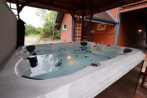 Saint-Philemon Apartment | Escapade parfaite - SPA Condo