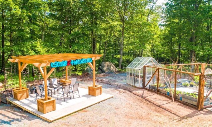 Woodbourne House | Escape 2 The Catskills