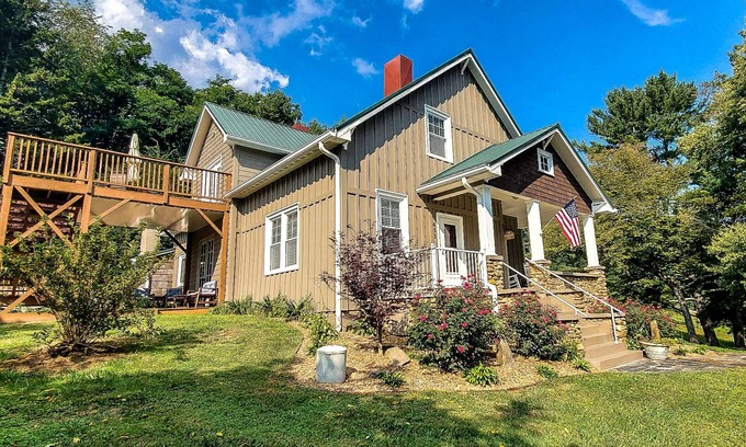 West Jefferson Cabin | Escape the Everyday - Find Peace in the High Country This Sept @ Walnut Hill