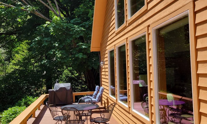Sixes House | Escape the heat and cool off in Sixes River!