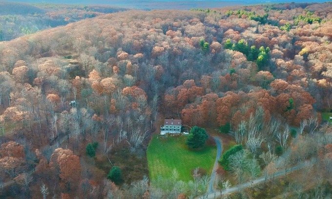 Hillsdale House | Escape to an Exclusive Mountain Retreat: Experience the Splendor of all seasons.