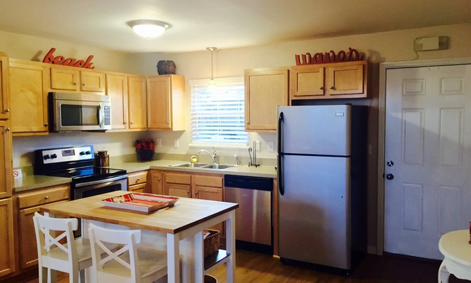 Fernandina Beach House | Escape to beautiful Amelia Island for your vacation! LICENSE # RRDP-001317-2019