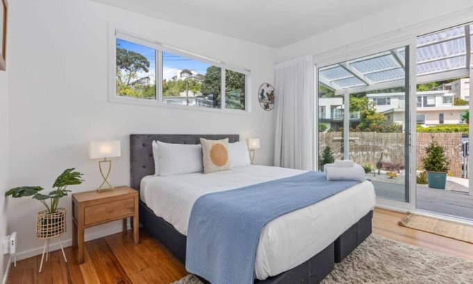 Kohimarama Apartment | Escape to Kohi Cottage - Your Beachside Haven