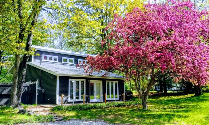 Shelby Cottage | Escape to Lake Michigan Holiday: Private Beach, Silver Lake ORV Park, and Wi-Fi!